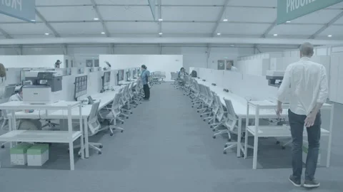 COP28, Dubai: Empty press and media center 動画素材 289203205