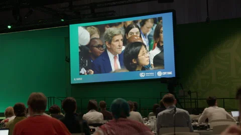 COP28, Dubai: John Kerry's speech at the end of the COP 動画素材 289739417