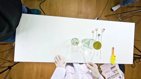 Copper Acetone Oxidation Reaction Science Experiment Vídeos de archivo 305146911