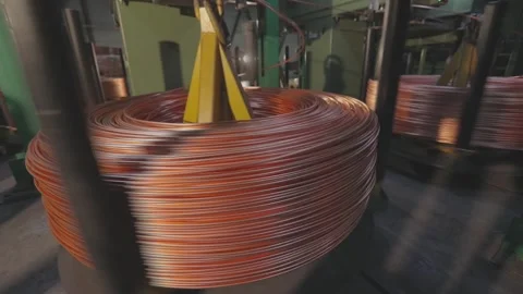 Copper cable manufacturing close-up. Copper cable, a coil of copper cable. Vidéo 145679523