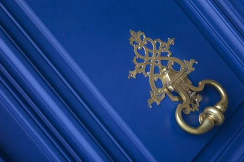 Copper knocker on a door Stock-Fotos