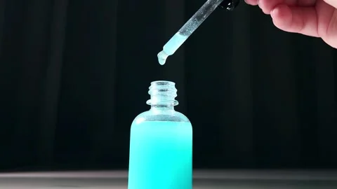 Copper peptides in liquid serum form improve skin firmness, reduce wrinkles, 스톡 동영상 329692756
