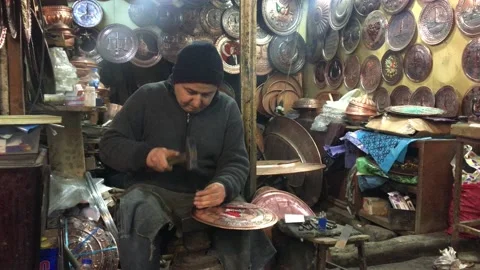 Coppersmith making a copper clock in Sanliurfa. Stock Footage 146613845