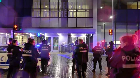 Cops applauding under the rain Video stock 138564206