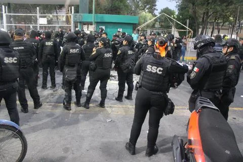 Cops stand guard Foto stock