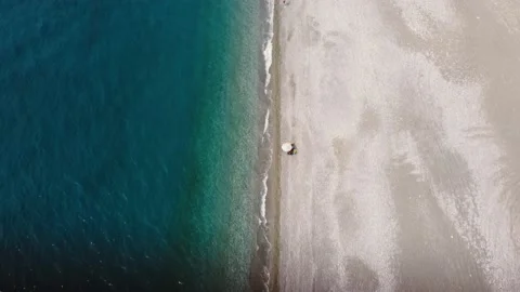 Copter flies over seashore, border of the sea and the coast is divided in half Stock Footage 180673647