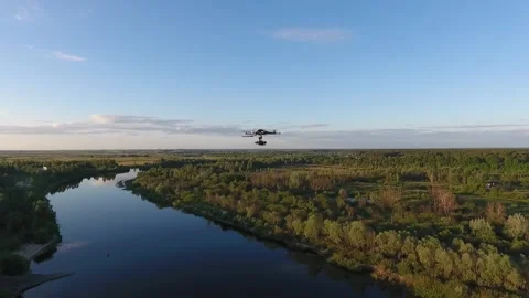 Copter in the sky shoots video Video stock 147252175