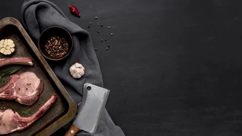 Copy-space raw meat in baking pan Photo Stock Photos