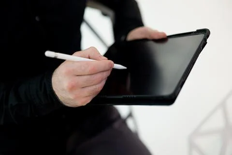 Copy space screen of tablet. Close up shot of male hands signing on gadget using 스톡 사진