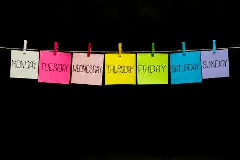 Copy space. Seven multicolored sheets with the names of the days of the week Foto stock
