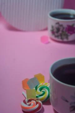 Copy space template with candy, chocolate and lollipop elements Foto stock