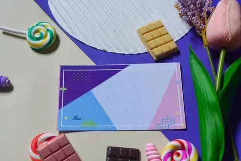 Copy space template with candy, chocolate and lollipop elements Foto stock