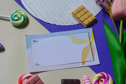 Copy space template with candy, chocolate and lollipop elements Foto stock