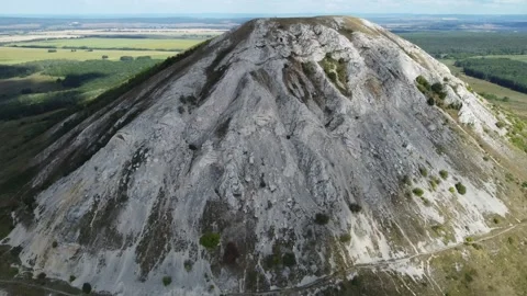 Coral reef in the middle of the Bashkir steppe. Shihan Toratau Video stock 250160308