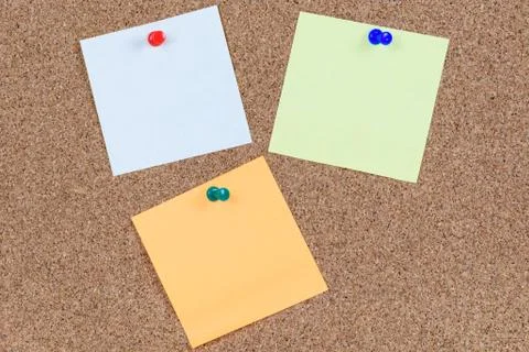 Cork board and sticky notes 库存照片