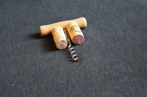 Corkscrew and corks Stock-Fotos