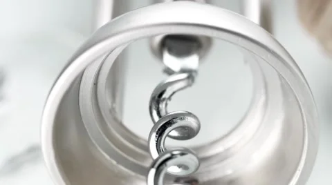  CORKSCREW IN CLOSE UP MACRO TRACKING SHOT OVERHEAD Vidéo 62231931