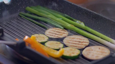 Corn on barbecue grill 動画素材 77489727