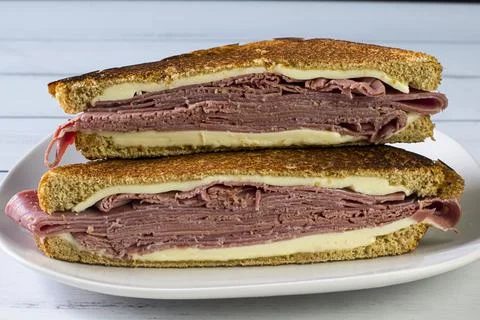 Corn beef melt on toasted wheat bread Stock-Fotos