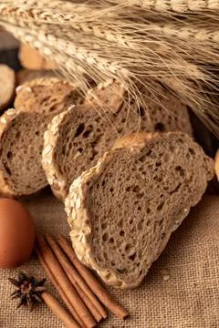 Corn breads sliced on the sack Foto stock