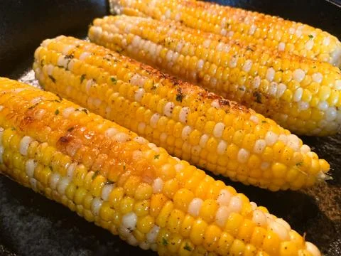 Corn on the Cob Cooking in Cast Iron Skillet 库存照片