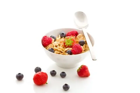 Corn flakes with berries - isolated Foto stock