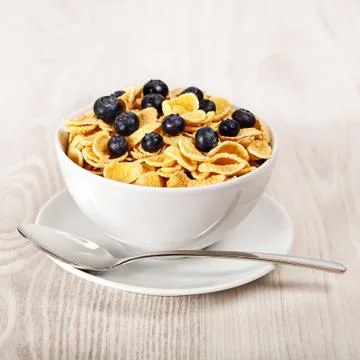 Corn flakes with blueberries breakfast Foto stock