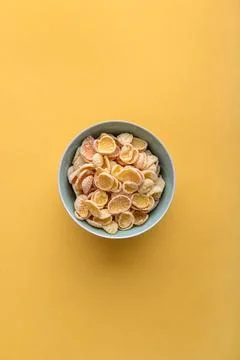 Corn flakes in bowl Fotos Stock