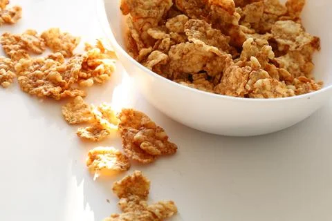Corn flakes in a plate on a white background, close up Foto stock