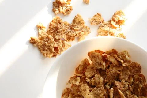 Corn flakes in a plate on a white background, close up Fotos de archivo