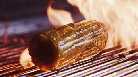Corn in oil is grilled Vídeo Stock 159057974