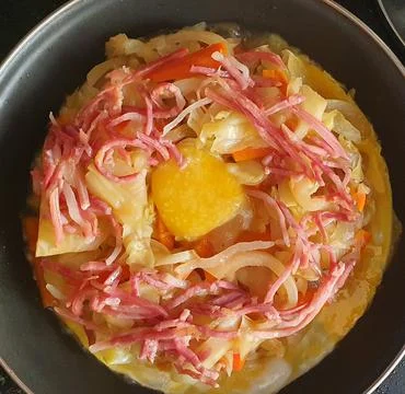 Corn pancake with ham, cheese, and egg. Foto stock