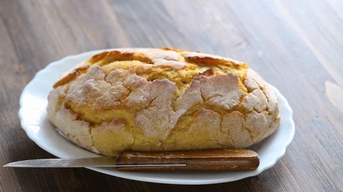 Cornbread on white dish Video stock 102094157