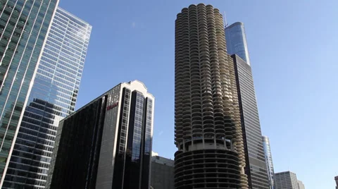 Corncobb building from Chicago River 動画素材 32255270