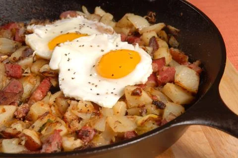 Corned beef hash and egg breakfast Stock Photos