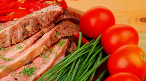 Corned beef on plate with vegetables 스톡 동영상 26370773