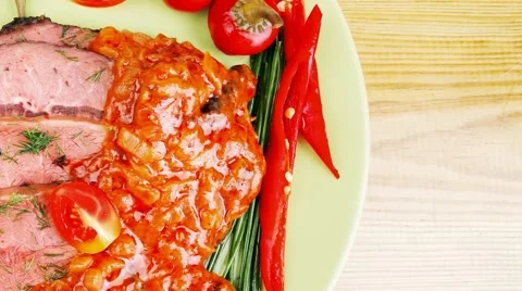 Corned beef on plate with vegetables Vídeos de archivo 67715735