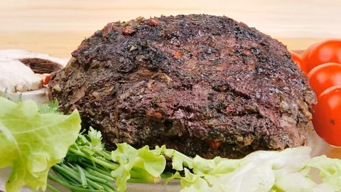 Corned beef on transparent plate with salad bowl 動画素材 88901448