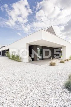 Corner of luxurious villa house Stock-Fotos