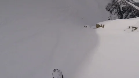 Corner turn by snowboarder in high mountain Stock Footage 75570895