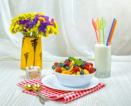 Cornflakes, breakfast of cornflakes and berries Stock Photos