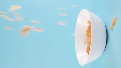 Cornflakes. Dry breakfasts are poured into a bowl. Vitamin food for children and Video stock 194132182