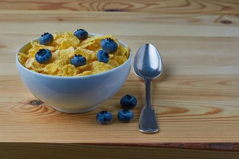 Cornflakes with milk for breakfast. Foto stock