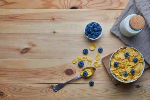 Cornflakes with milk for breakfast. Foto stock