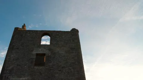 Cornish mine engine house in evening sun Foto stock