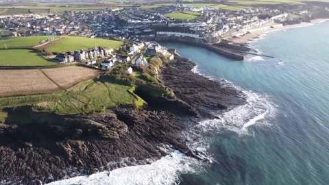 Cornish Town with Beautiful Clear Blue Sea on a Sunny Day Video stock 196889665