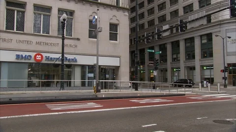 Coronavirus in Chicago Empty downtown streets leaving them deserted. Stock-Footage 127150333