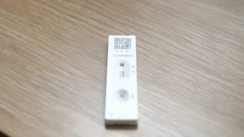 Coronavirus, COVID-19 sample flowing through rapid flow antigen test Video stock 154630428
