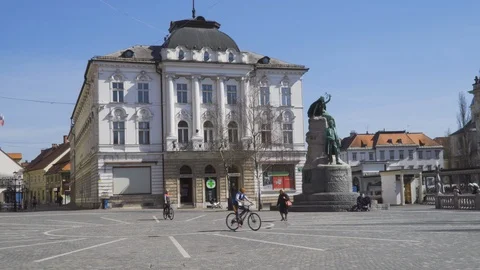 Coronavirus - empty town square with pharmacy in background. Stock Footage 126572074