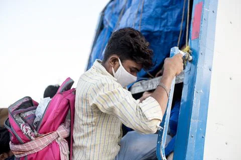 Coronavirus India lockdown - Migrant workers Stock Photos